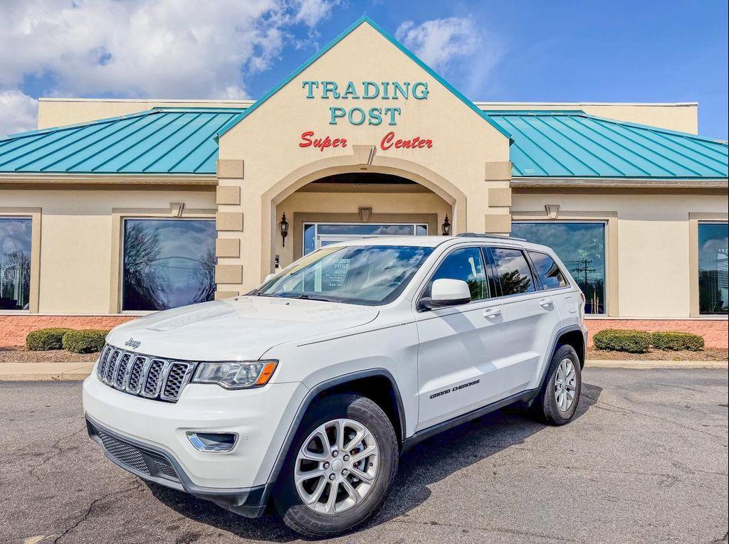 Bright White Clearcoat 2021 Jeep Grand Cherokee Laredo