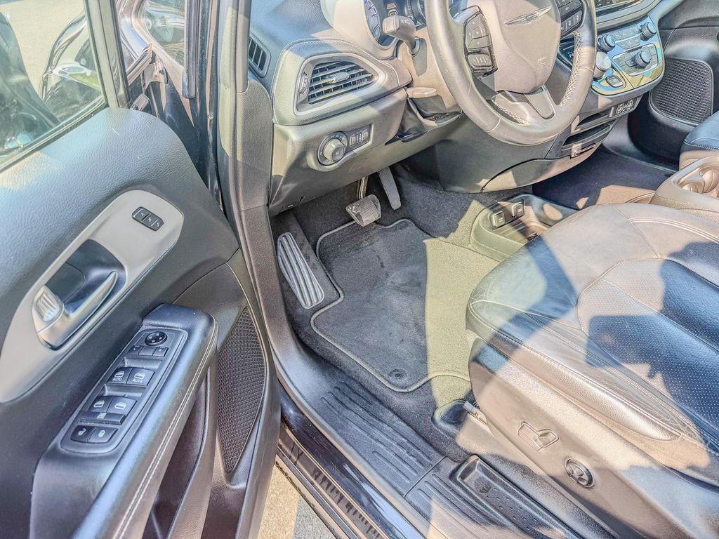 used 2021 Chrysler Pacifica car, priced at $16,550