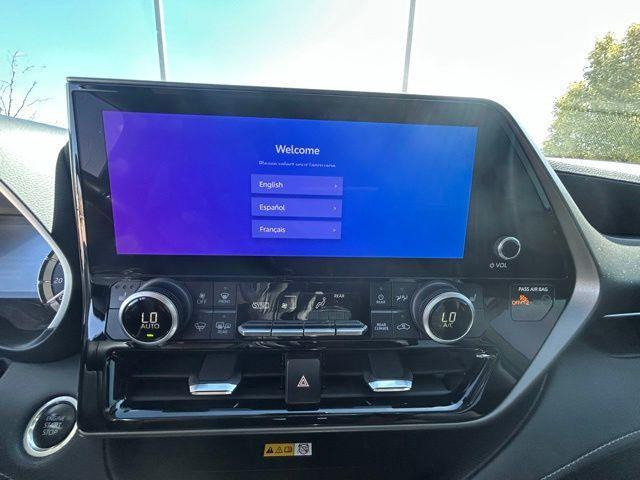used 2024 Toyota Highlander car, priced at $30,500