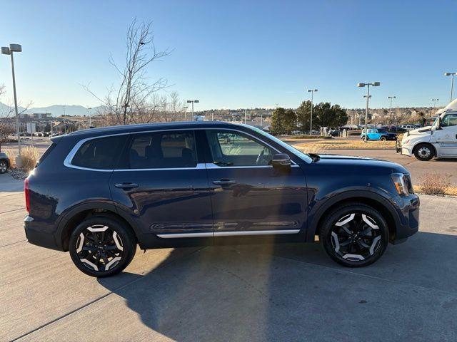used 2025 Kia Telluride car, priced at $36,000