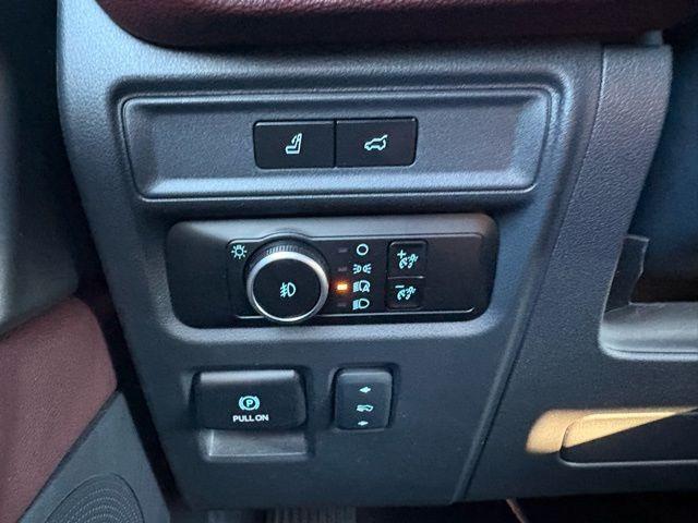 used 2024 Ford Expedition car, priced at $43,000