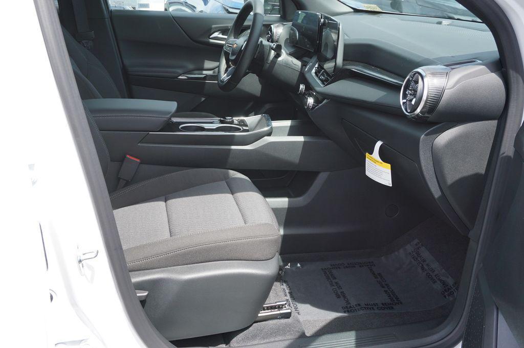 new 2026 Chevrolet Equinox car, priced at $26,295