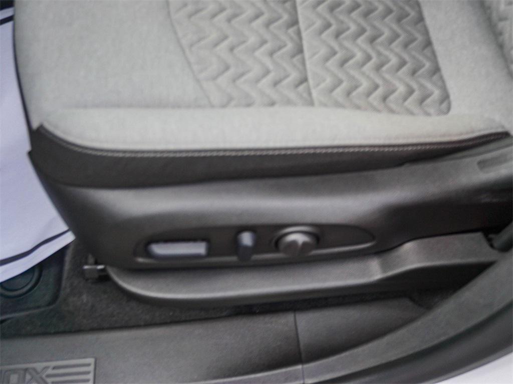 used 2024 Chevrolet Equinox car, priced at $21,986