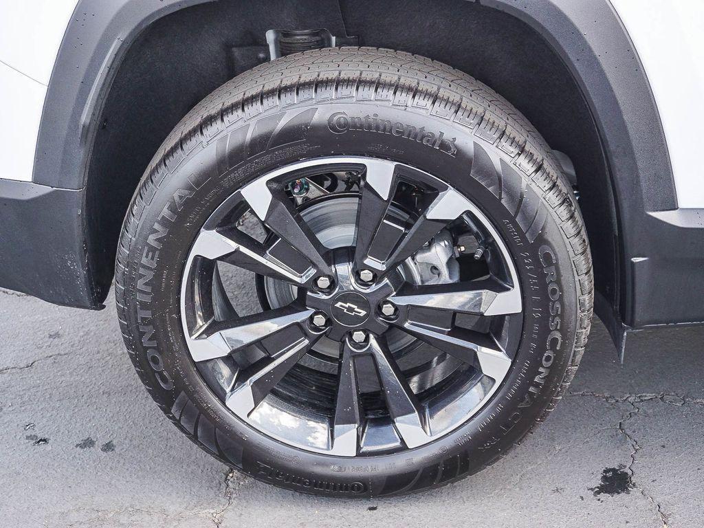 new 2026 Chevrolet Equinox car, priced at $33,230