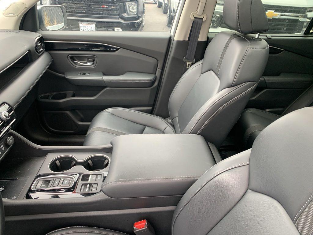 used 2023 Honda Pilot car, priced at $41,588