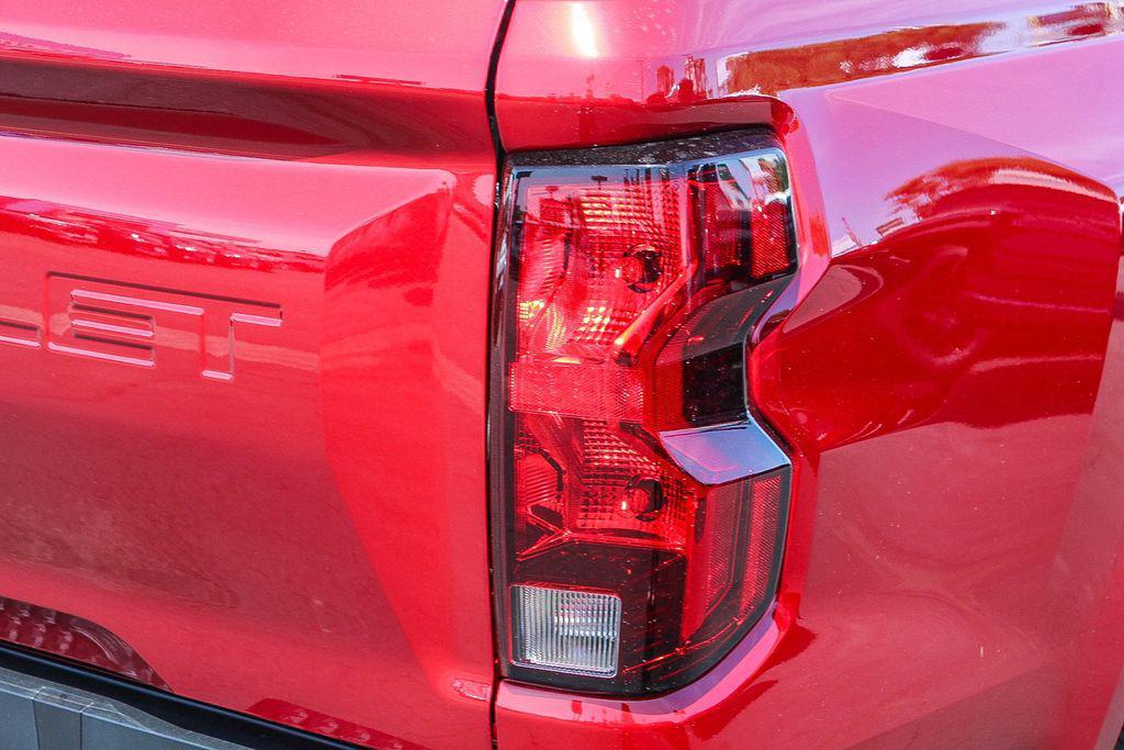 new 2026 Chevrolet Colorado car, priced at $33,100