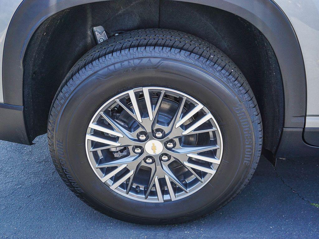 new 2026 Chevrolet Traverse car, priced at $42,795