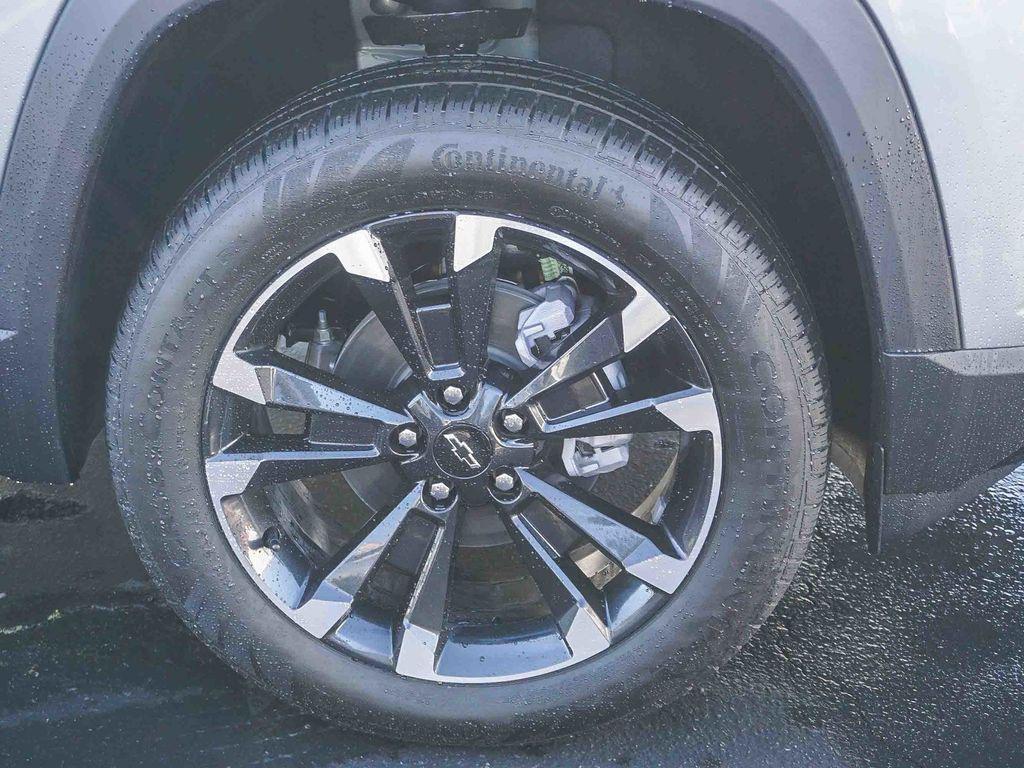 new 2026 Chevrolet Equinox car, priced at $32,615