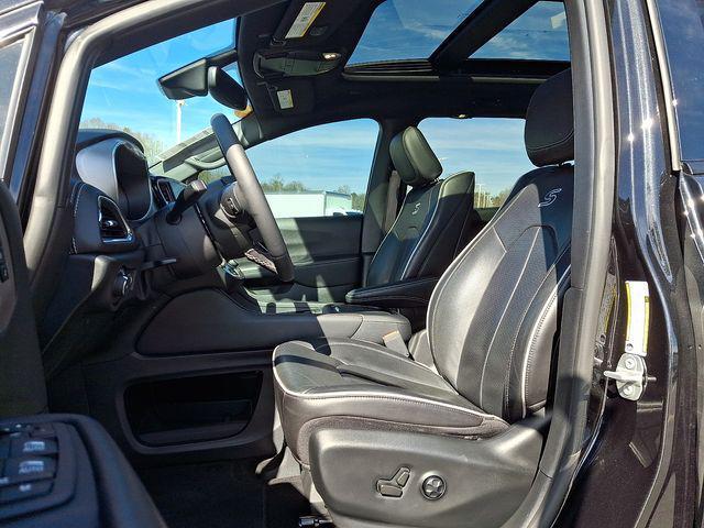 used 2023 Chrysler Pacifica car, priced at $32,995