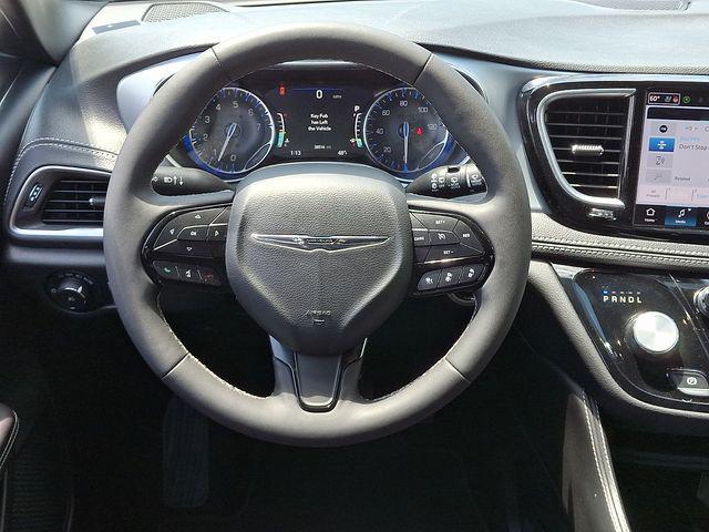 used 2025 Chrysler Pacifica car, priced at $38,994