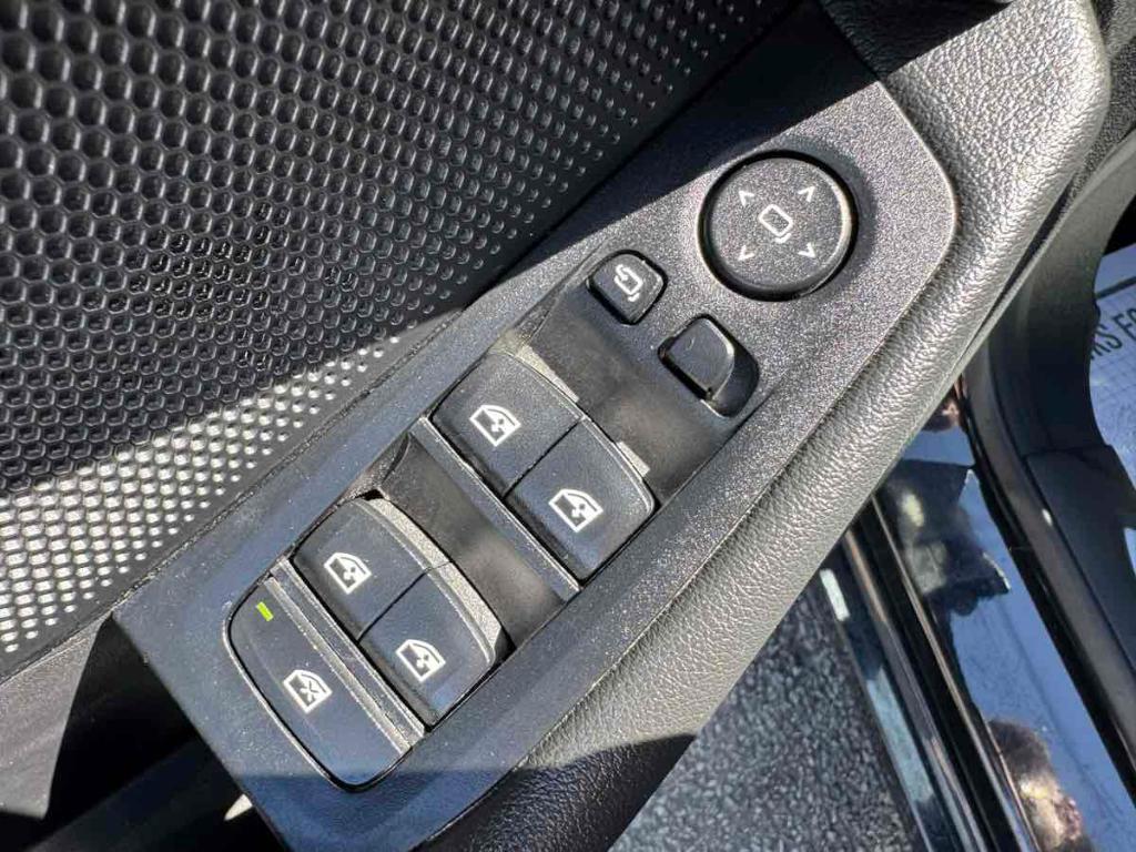 BMW 2 Series view 27