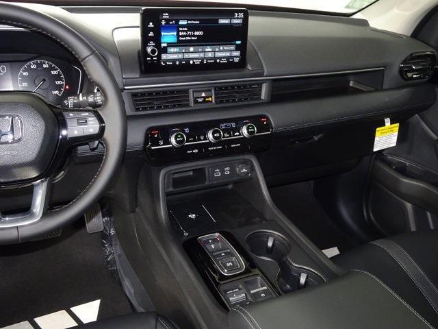 new 2025 Honda Pilot car, priced at $44,695