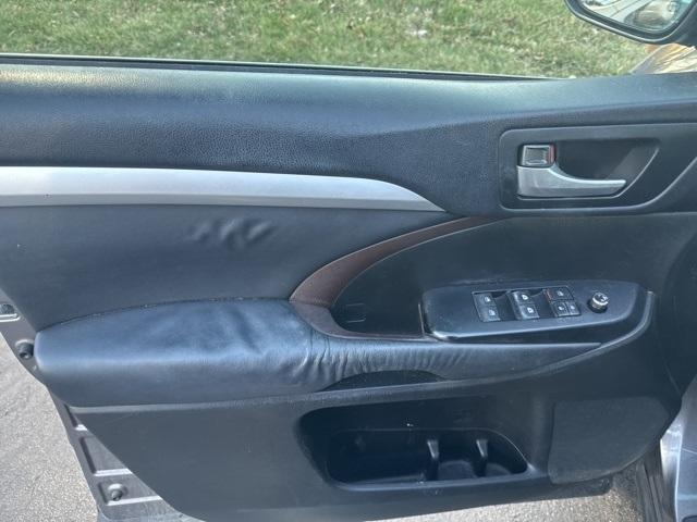 used 2015 Toyota Highlander car, priced at $17,406