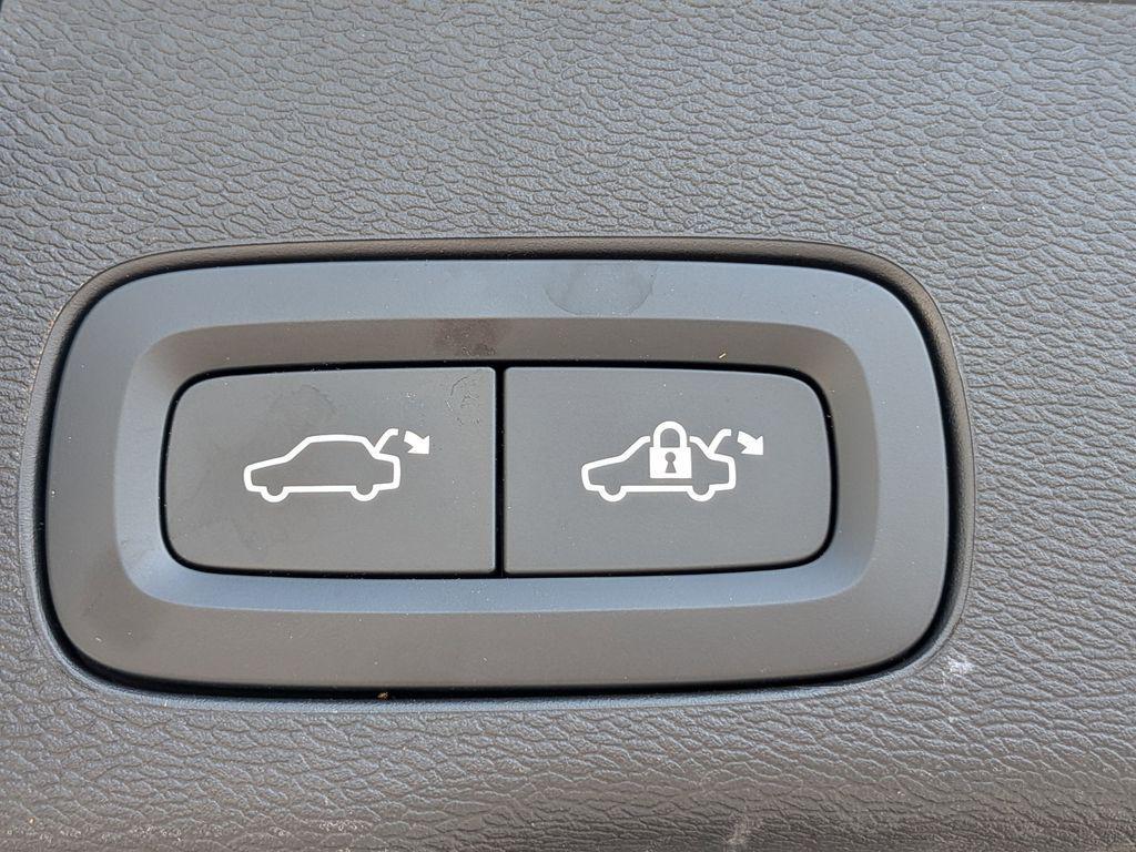 used 2023 Volvo XC60 Recharge Plug-In Hybrid car, priced at $31,400