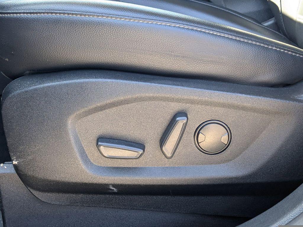 used 2023 Ford Edge car, priced at $19,322