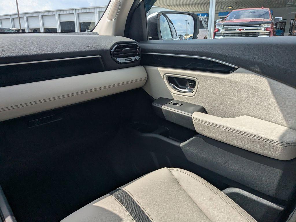 used 2026 Honda Pilot car, priced at $41,974