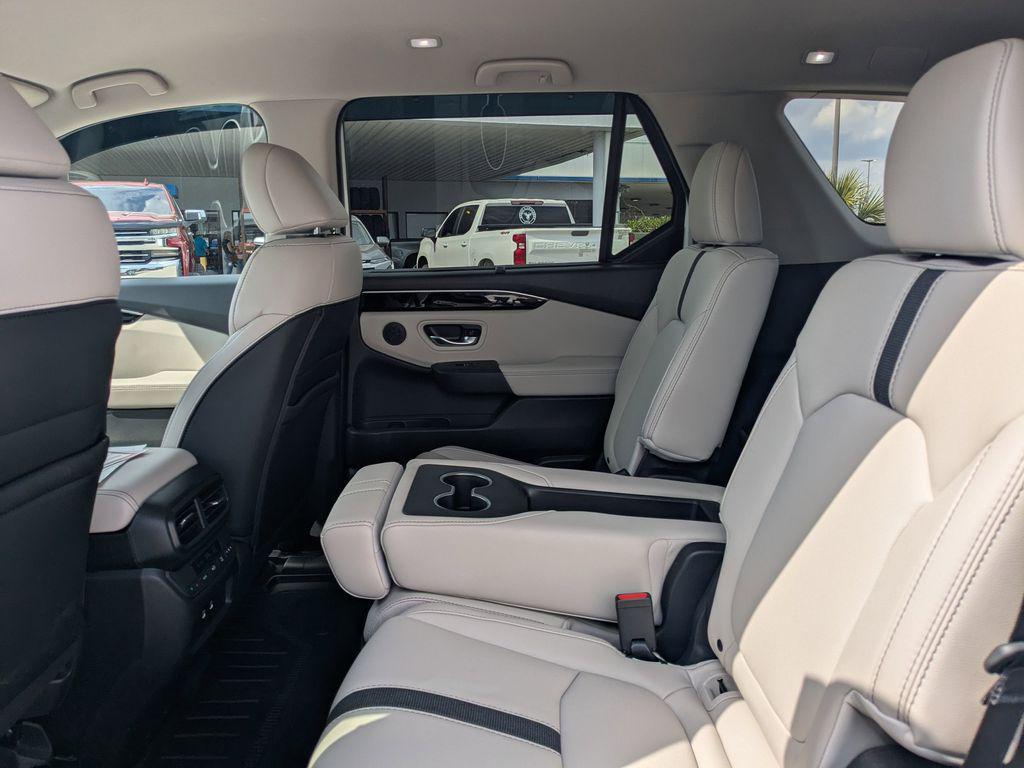 used 2026 Honda Pilot car, priced at $41,974