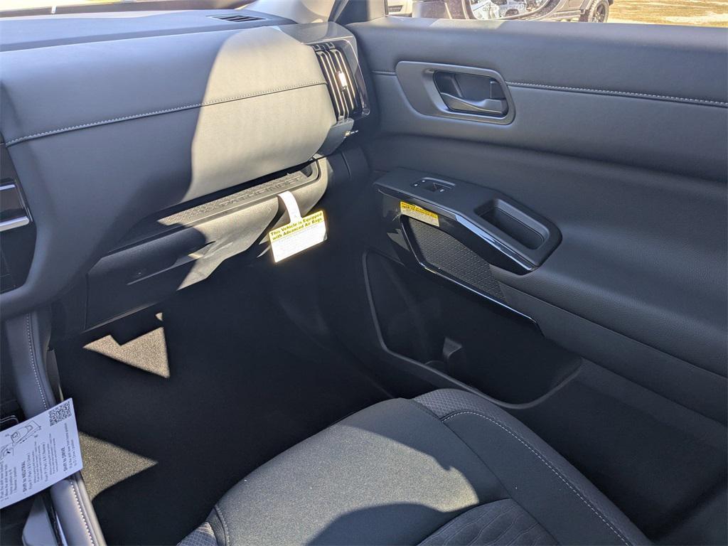 new 2025 Nissan Pathfinder car, priced at $35,645