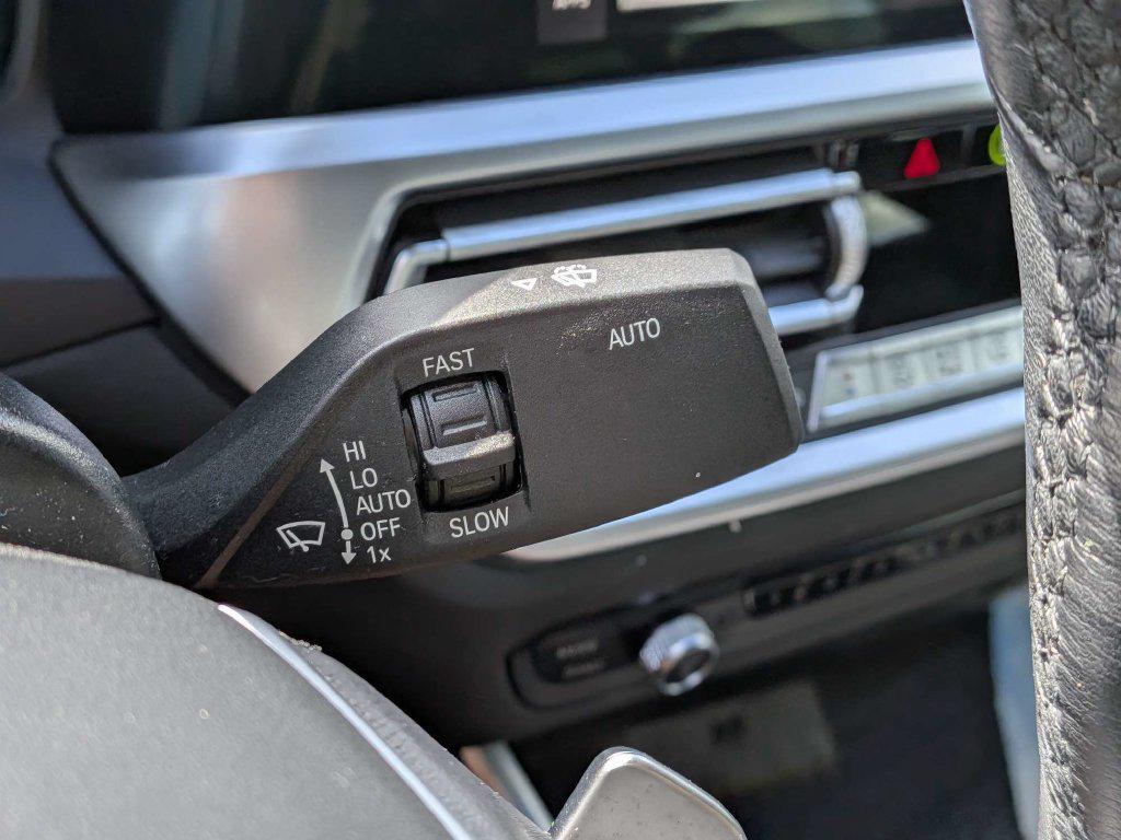 BMW 3 Series view 24