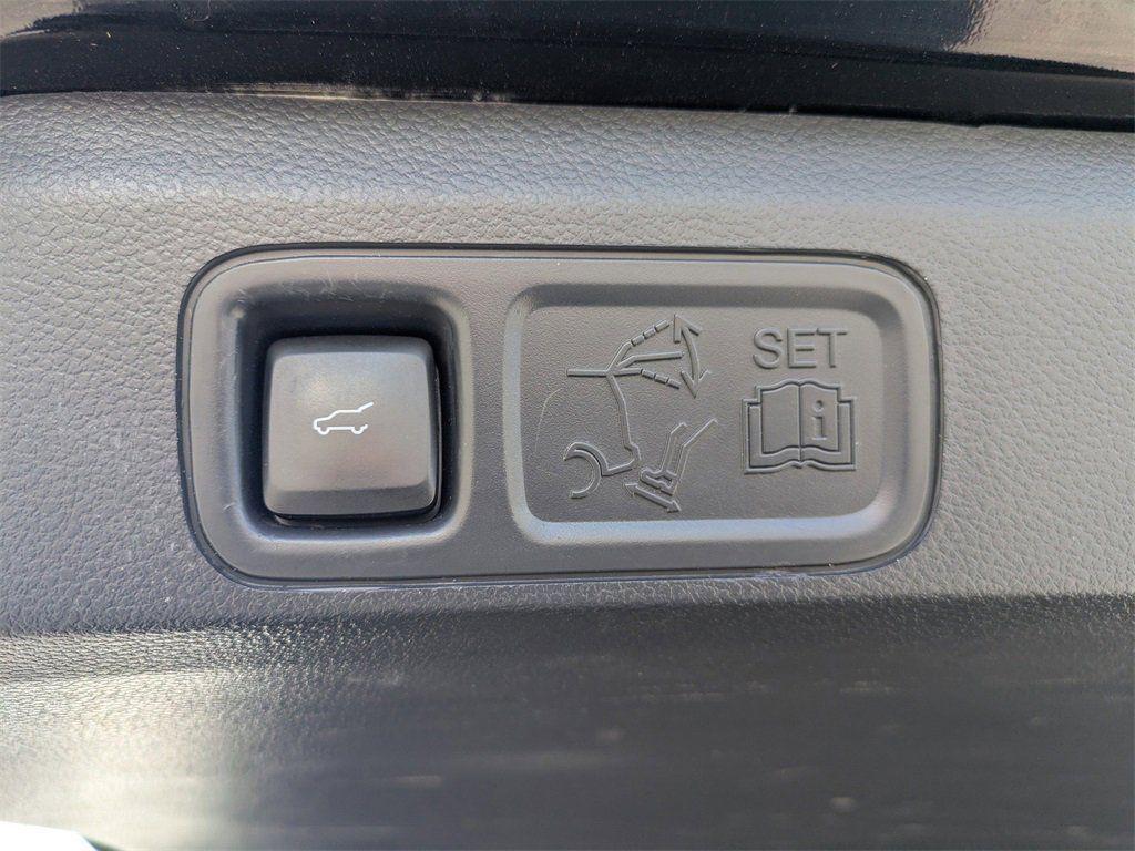 used 2022 Lincoln Navigator car, priced at $38,989