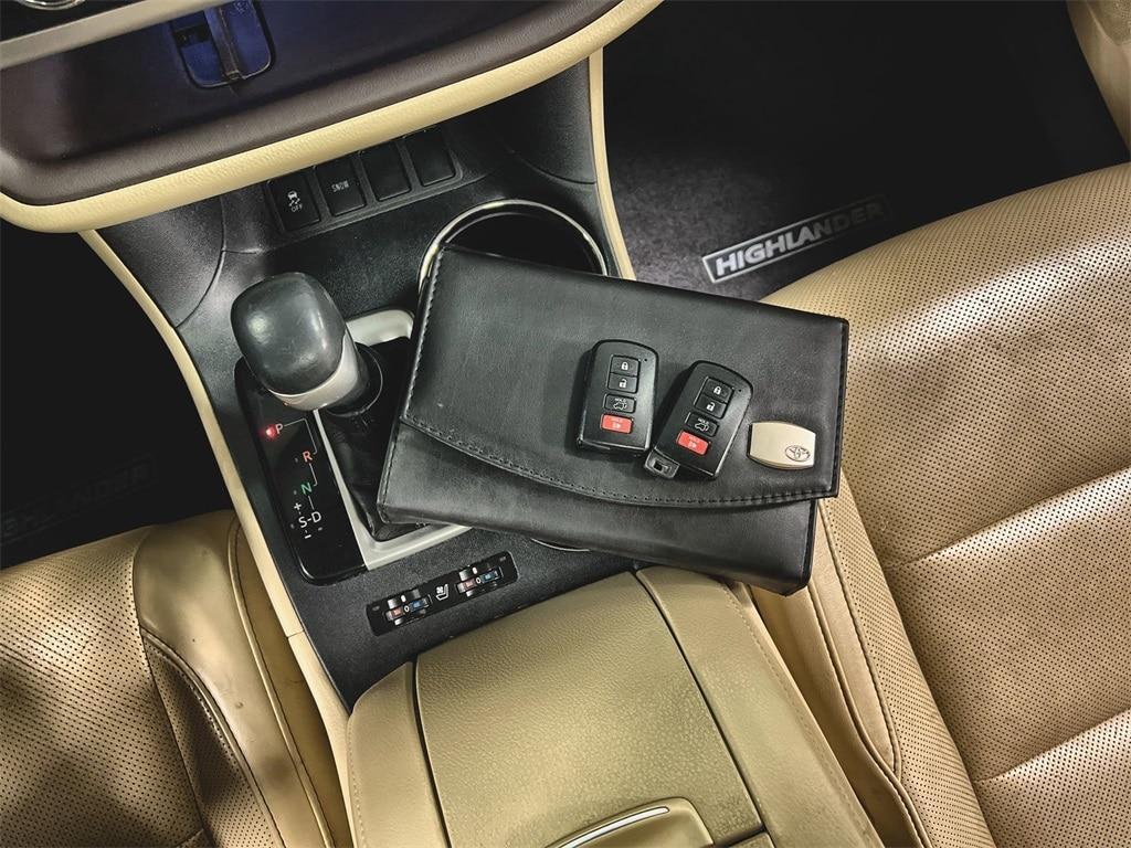 used 2018 Toyota Highlander car, priced at $21,993