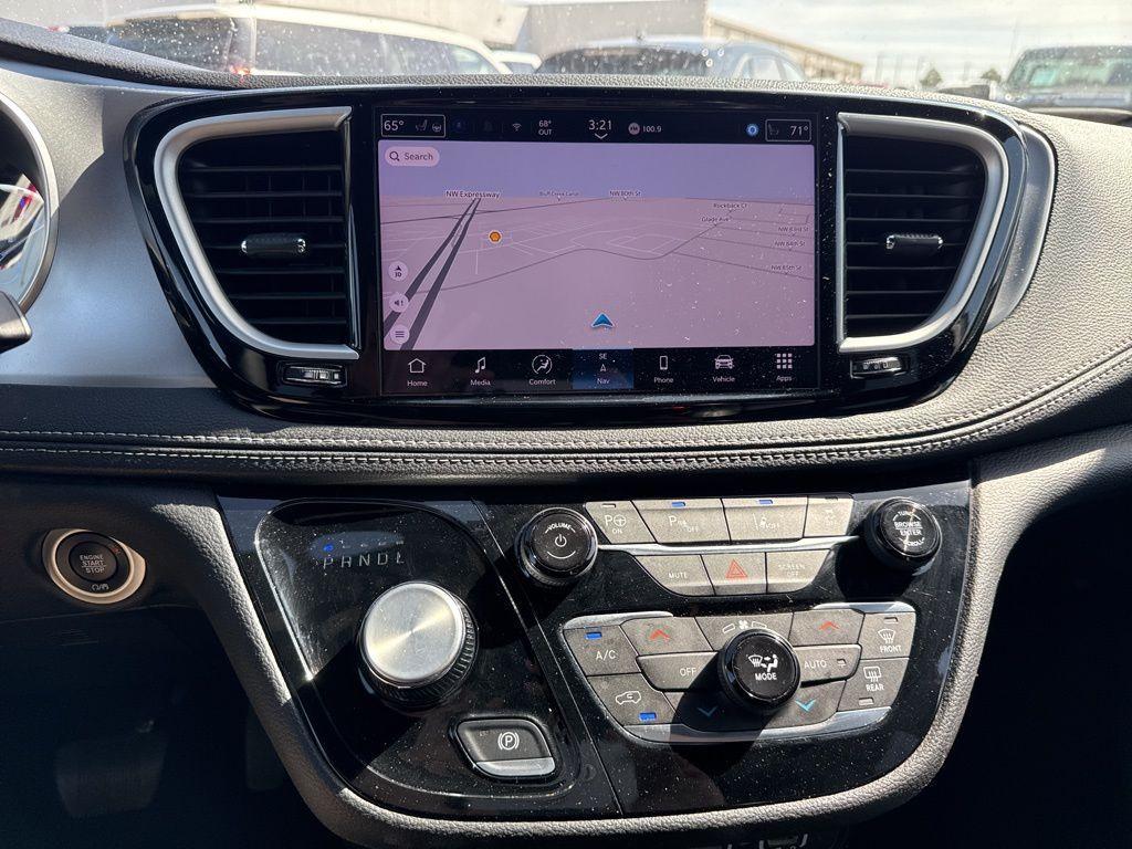 used 2024 Chrysler Pacifica Hybrid car, priced at $27,181