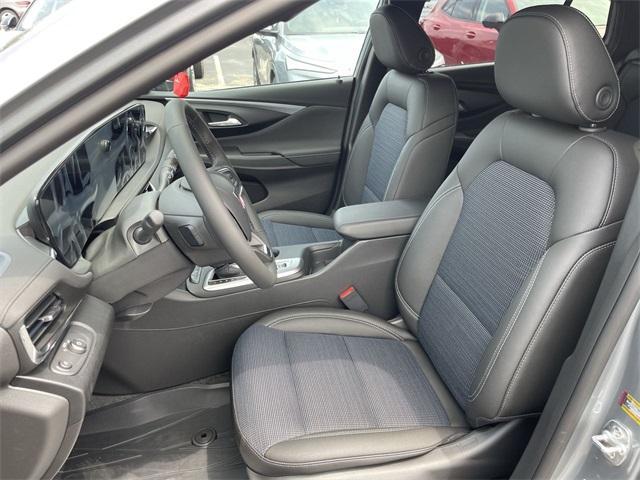 new 2025 Buick Envista car, priced at $26,925