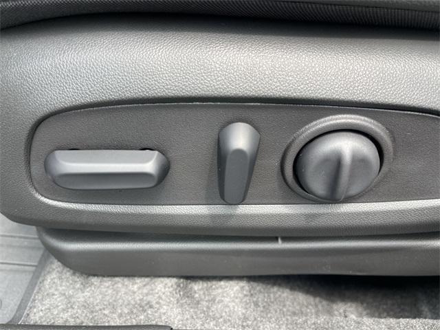 new 2025 Buick Envista car, priced at $26,925