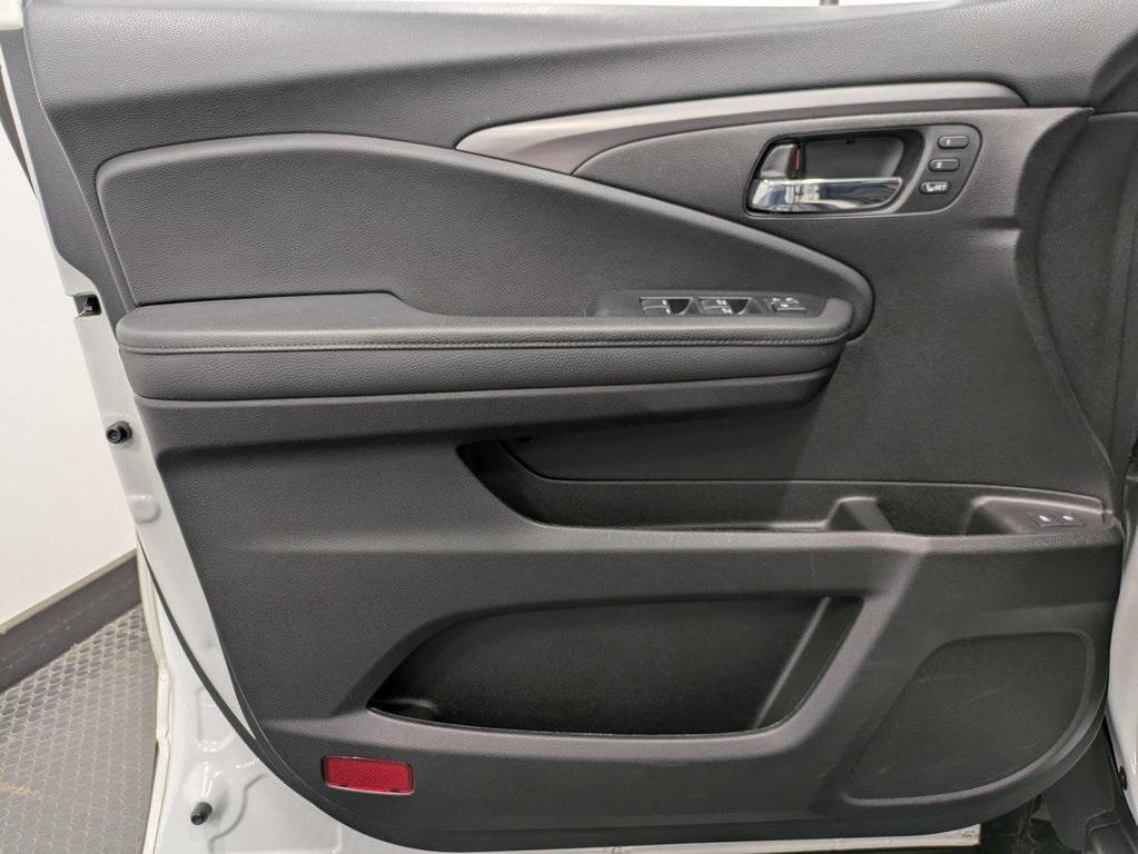 used 2022 Honda Pilot car, priced at $27,350