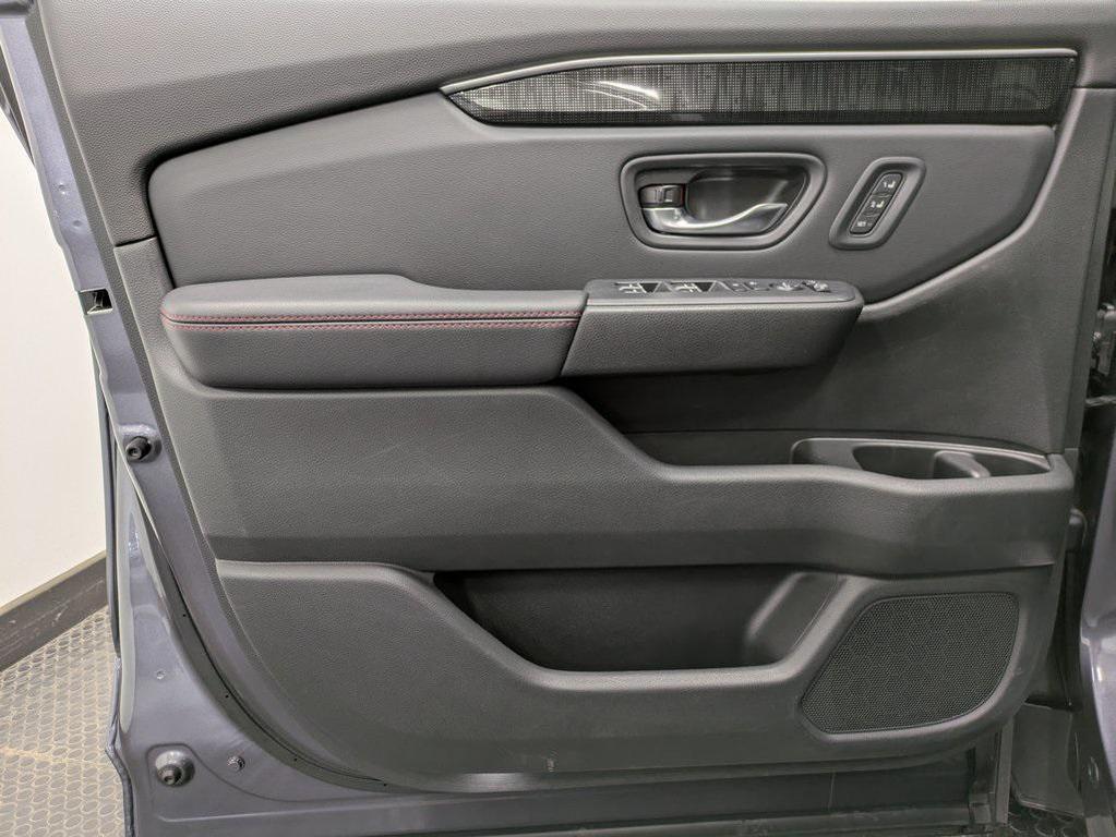 used 2025 Honda Pilot car, priced at $47,594