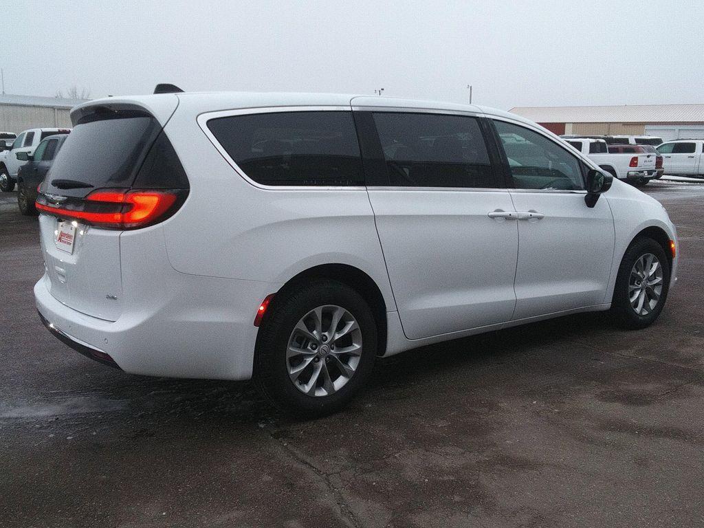 new 2026 Chrysler Pacifica car, priced at $45,977