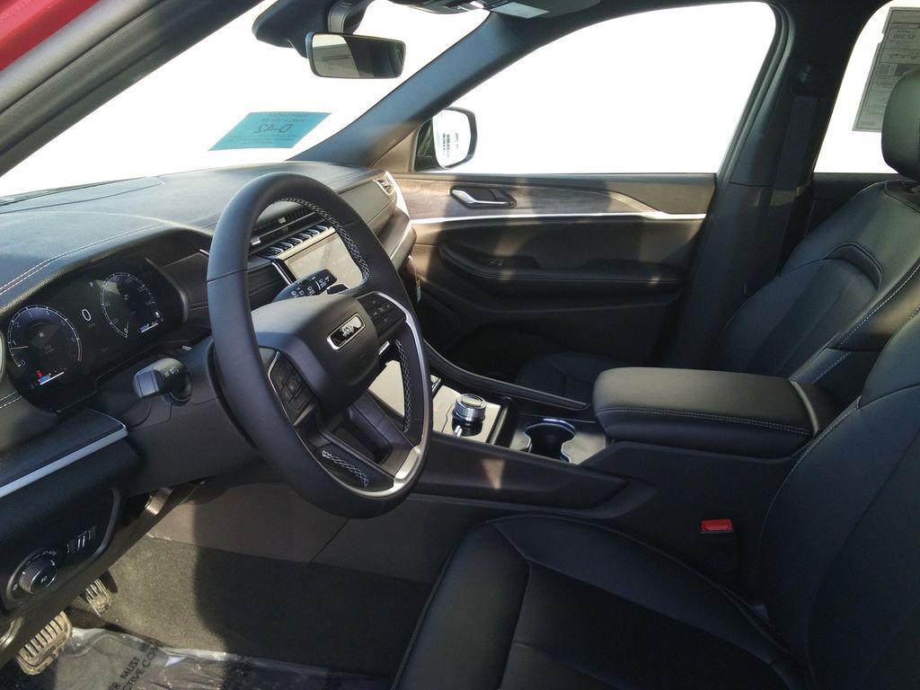 new 2025 Jeep Grand Cherokee car, priced at $47,477