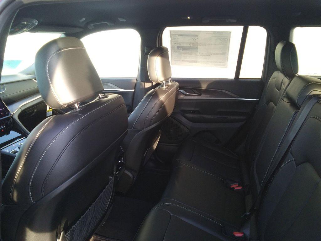 new 2025 Jeep Grand Cherokee car, priced at $47,477