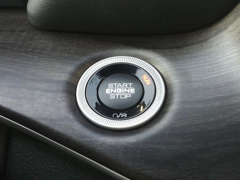 new 2025 Jeep Grand Cherokee car, priced at $47,477