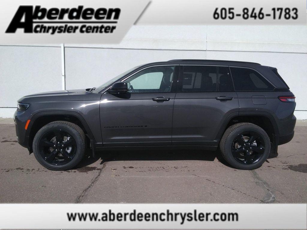 new 2026 Jeep Grand Cherokee car, priced at $50,477