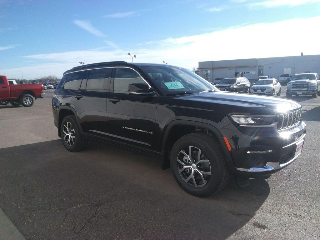 new 2025 Jeep Grand Cherokee L car, priced at $46,977