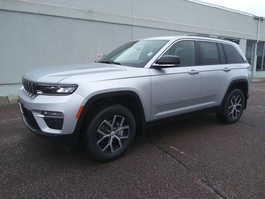 new 2025 Jeep Grand Cherokee car, priced at $45,477