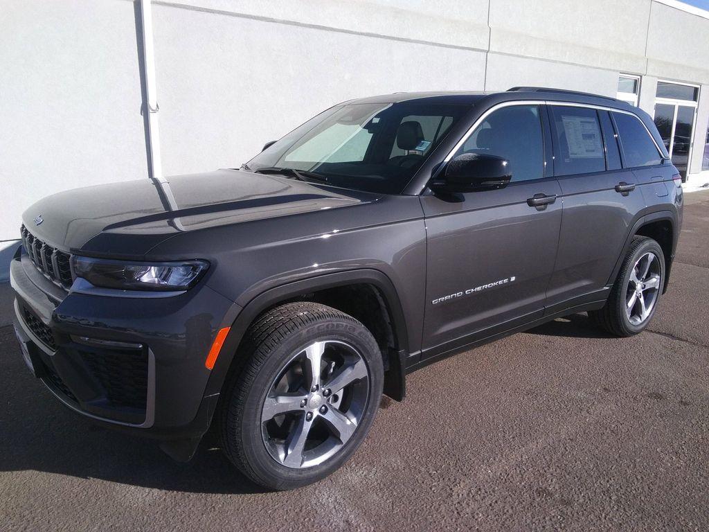 new 2026 Jeep Grand Cherokee car, priced at $49,977