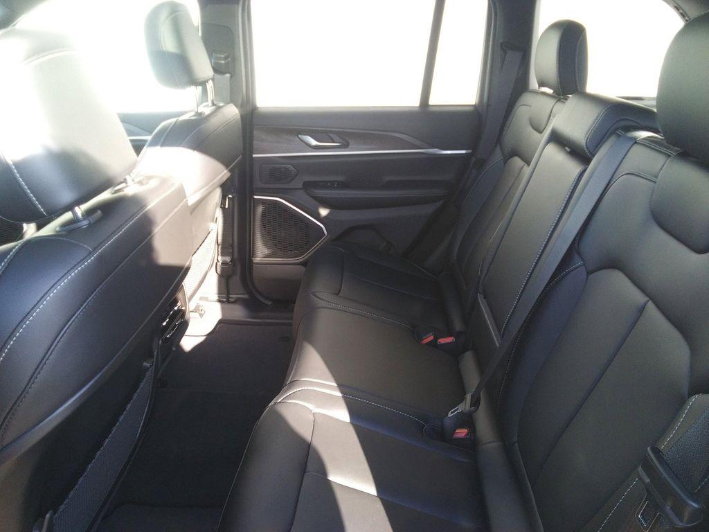 new 2026 Jeep Grand Cherokee car, priced at $49,977