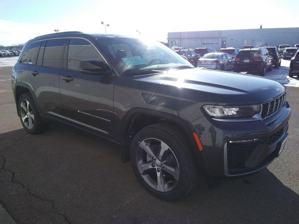 new 2026 Jeep Grand Cherokee car, priced at $49,977