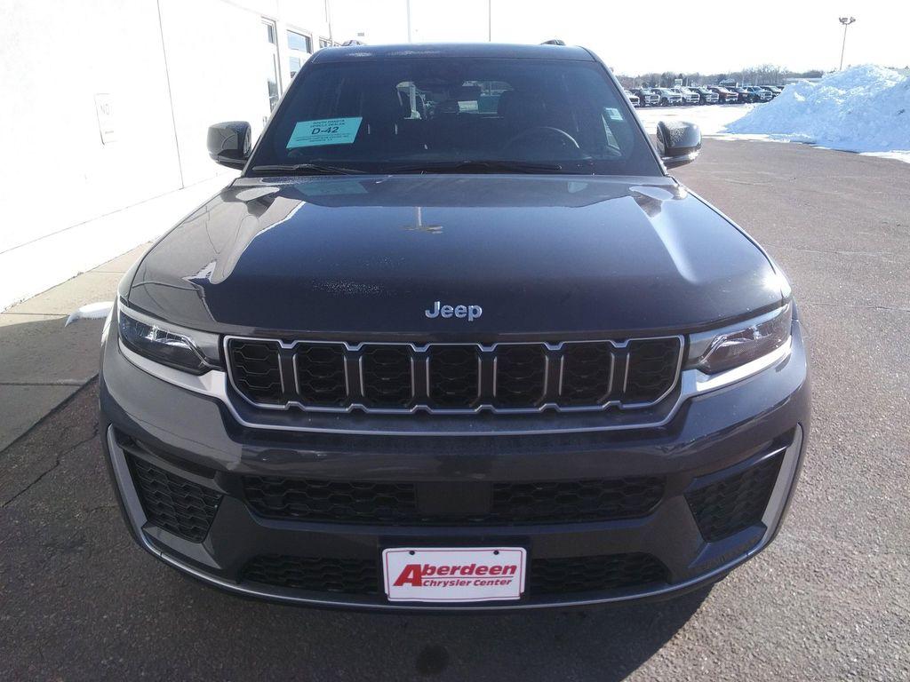 new 2026 Jeep Grand Cherokee car, priced at $49,977