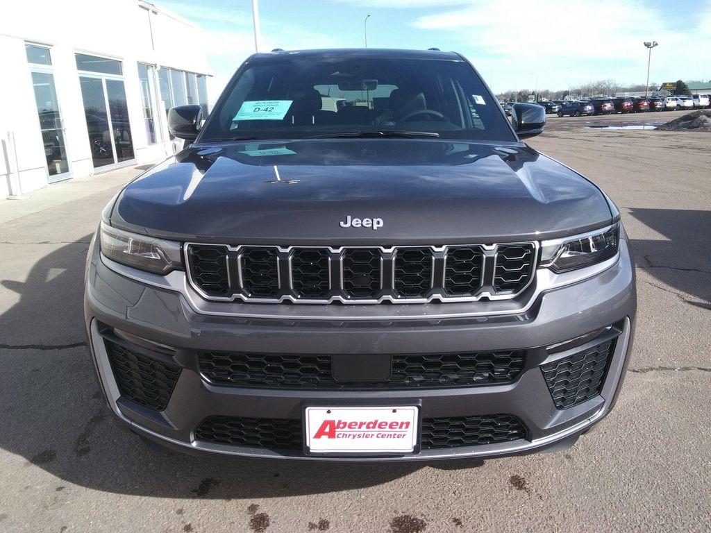 new 2026 Jeep Grand Cherokee car, priced at $48,977