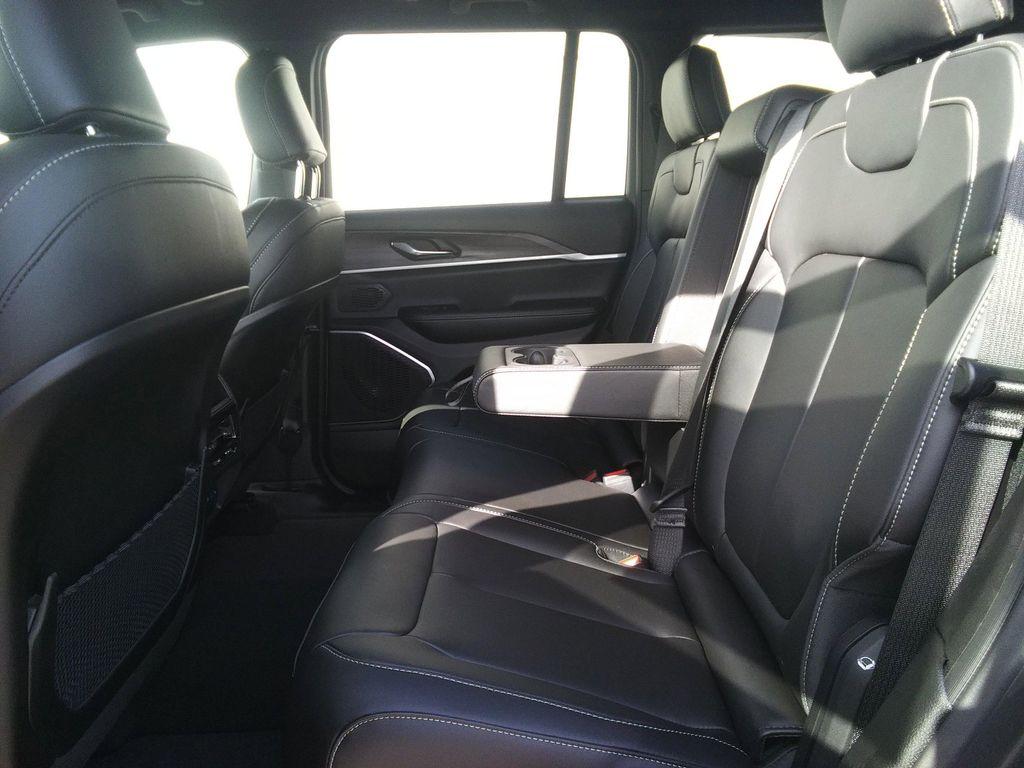 new 2026 Jeep Grand Cherokee car, priced at $48,977