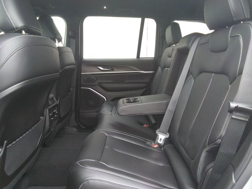 new 2026 Jeep Grand Cherokee car, priced at $48,477