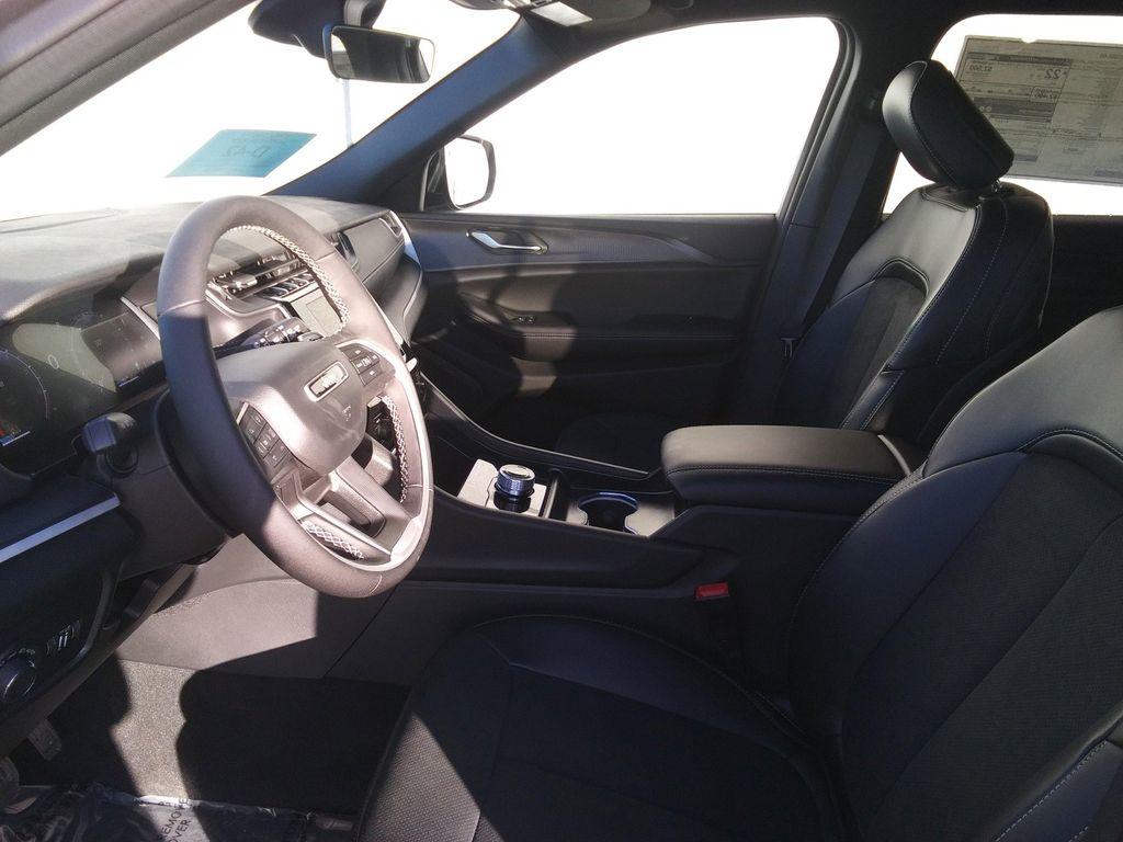 new 2025 Jeep Grand Cherokee car, priced at $44,977