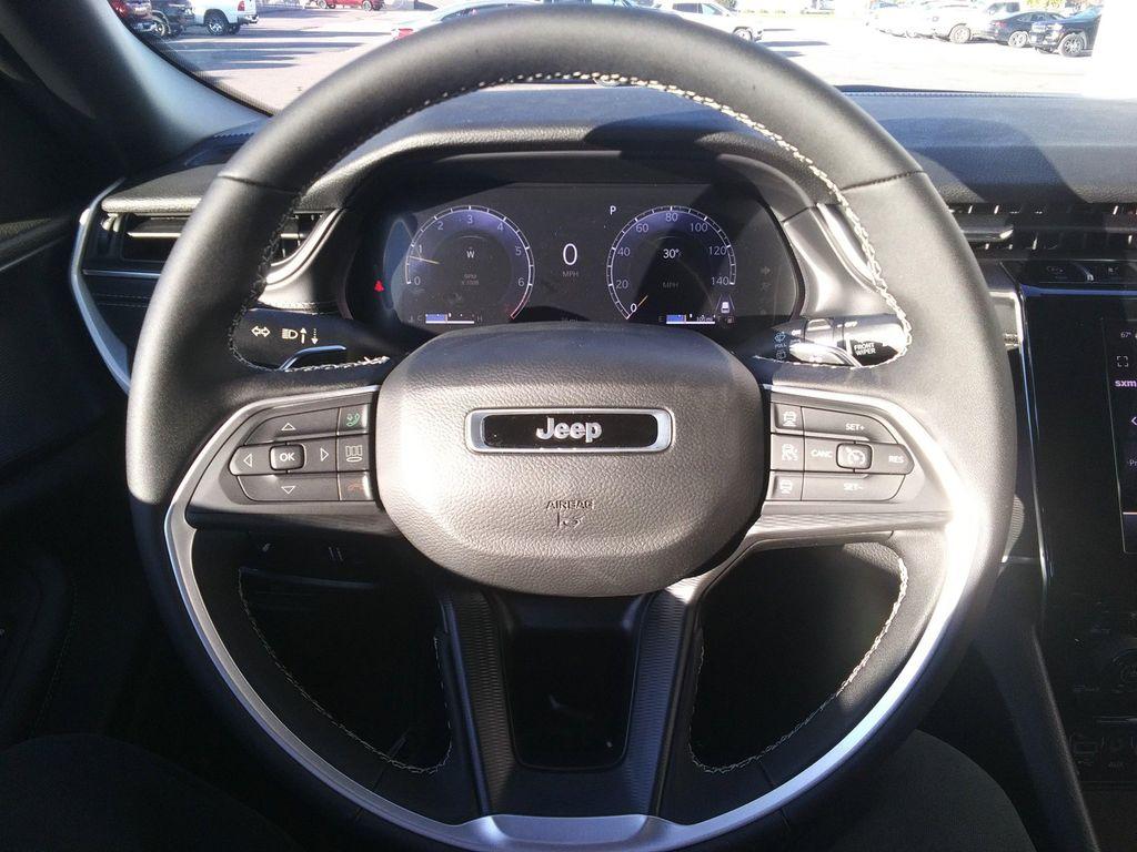 new 2025 Jeep Grand Cherokee car, priced at $44,977