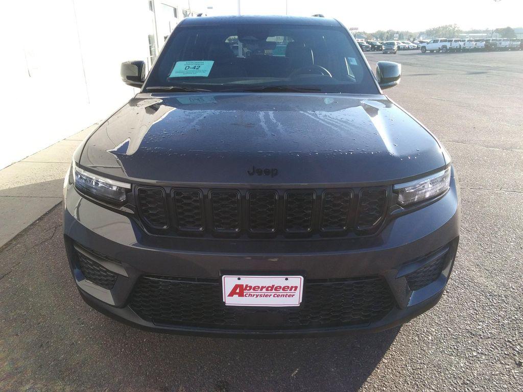 new 2025 Jeep Grand Cherokee car, priced at $44,977