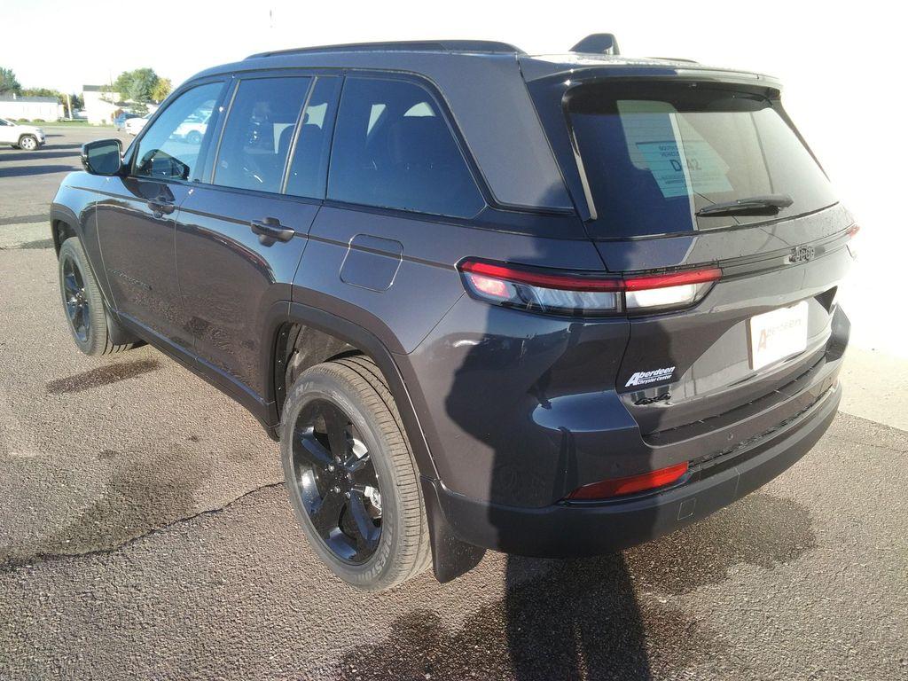 new 2025 Jeep Grand Cherokee car, priced at $40,189
