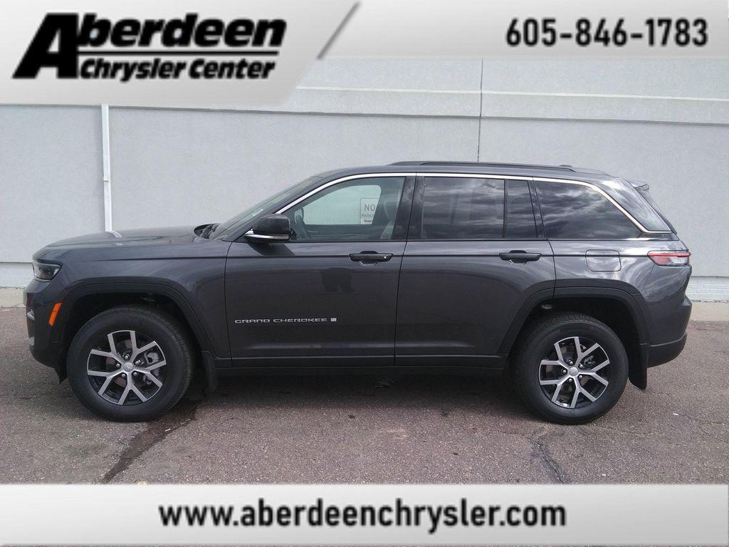 new 2025 Jeep Grand Cherokee car, priced at $40,477