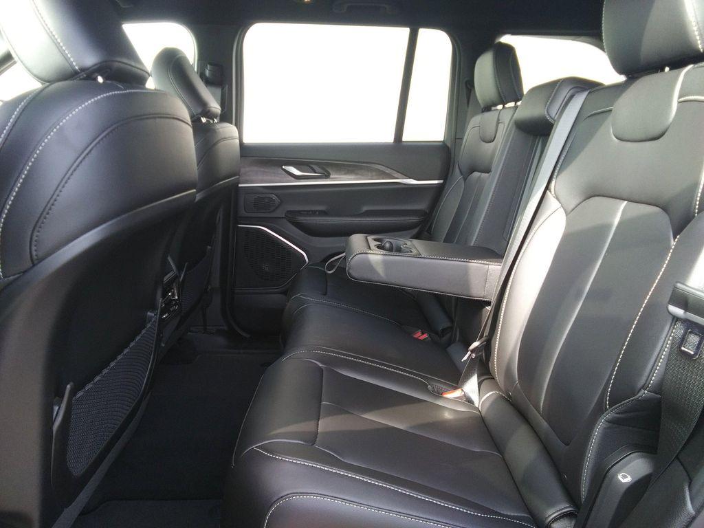 new 2026 Jeep Grand Cherokee car, priced at $48,977